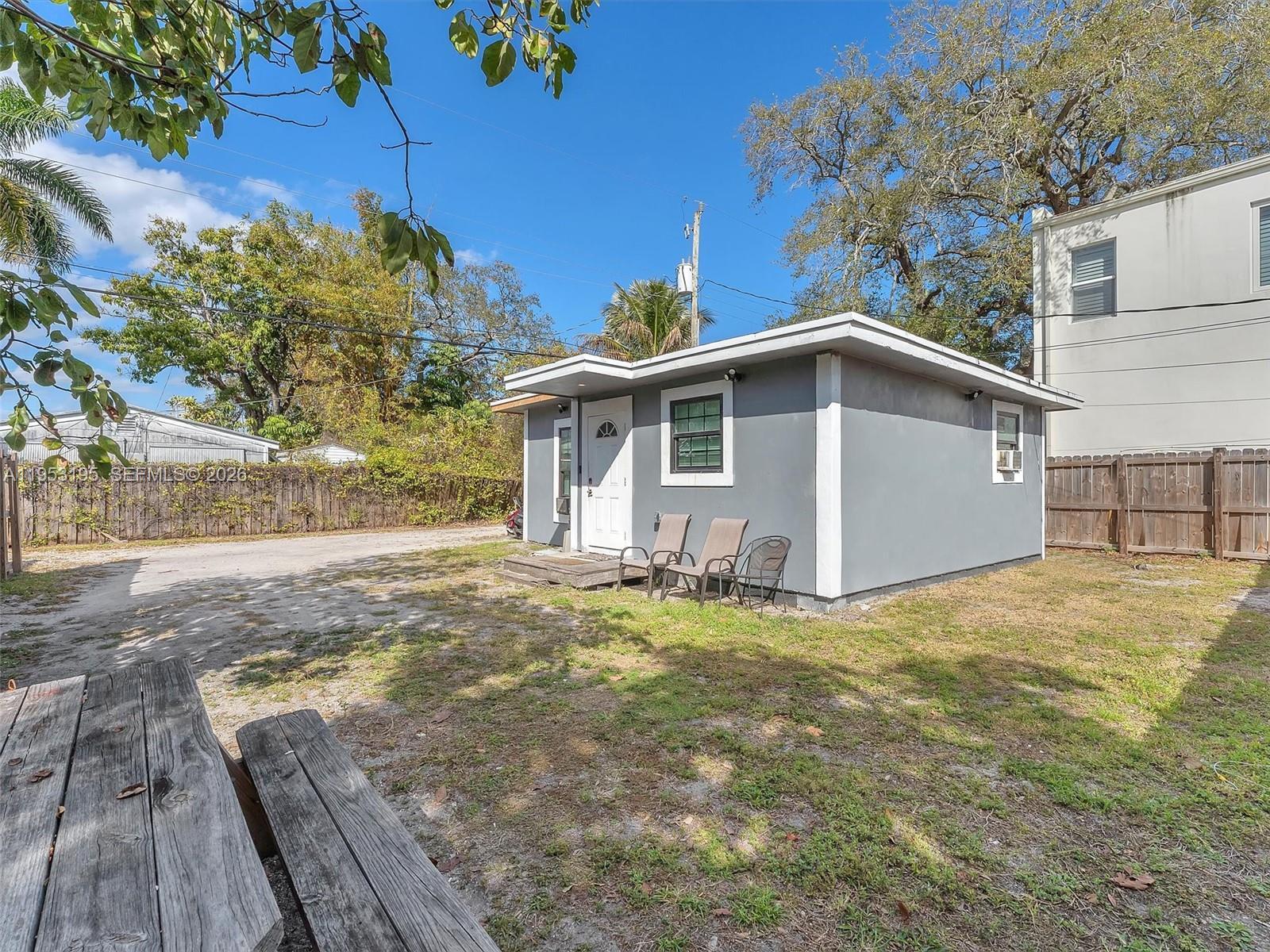 607 SW 10th St Fort Lauderdale, FL 33315