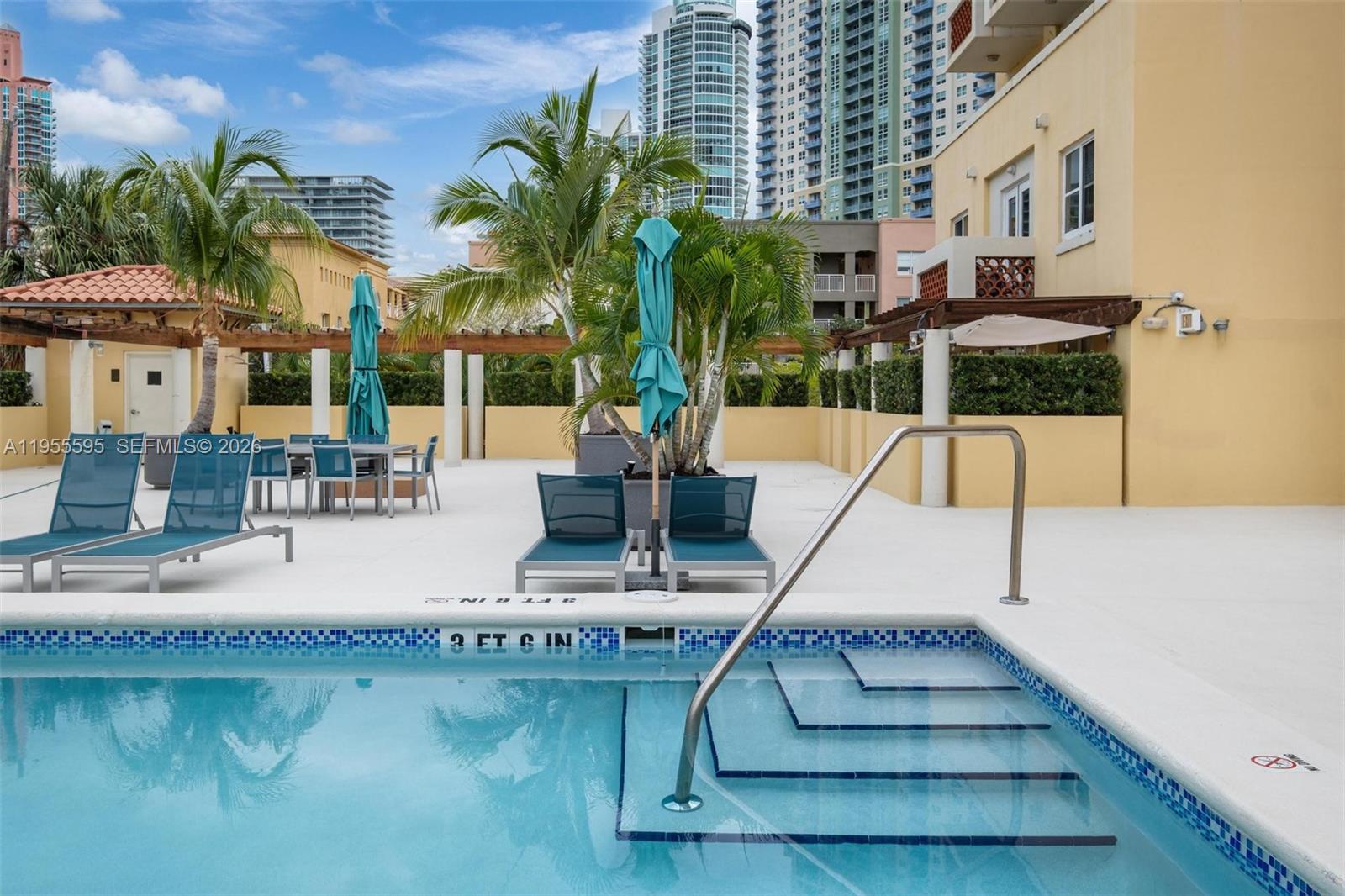 227 Michigan Ave #405 Miami Beach, FL 33139