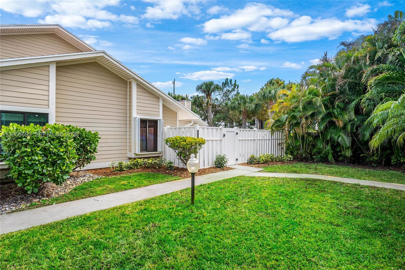 804 Summerwinds Ln Jupiter, FL 33458