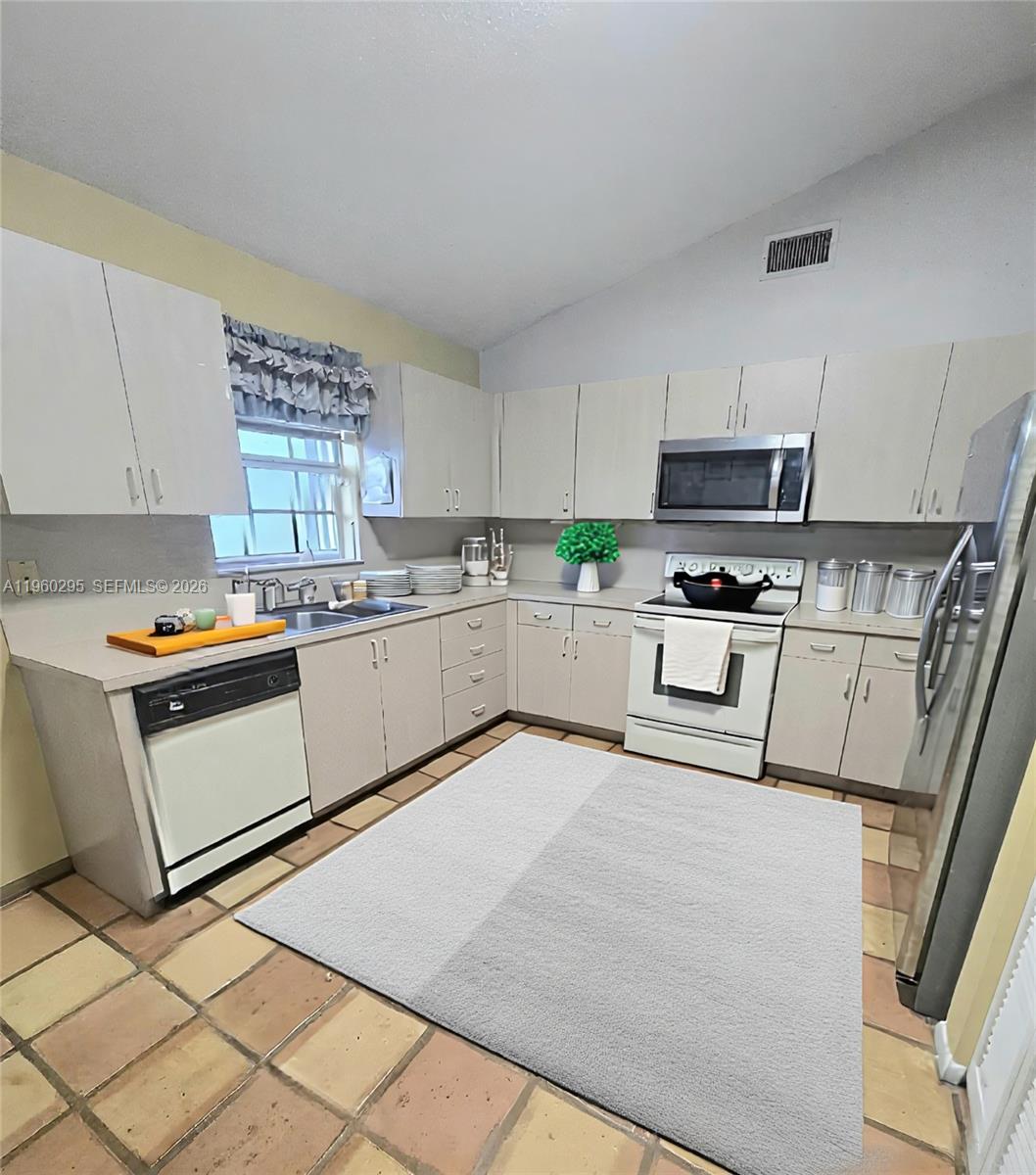 621 NW 205th Ave Pembroke Pines, FL 33029