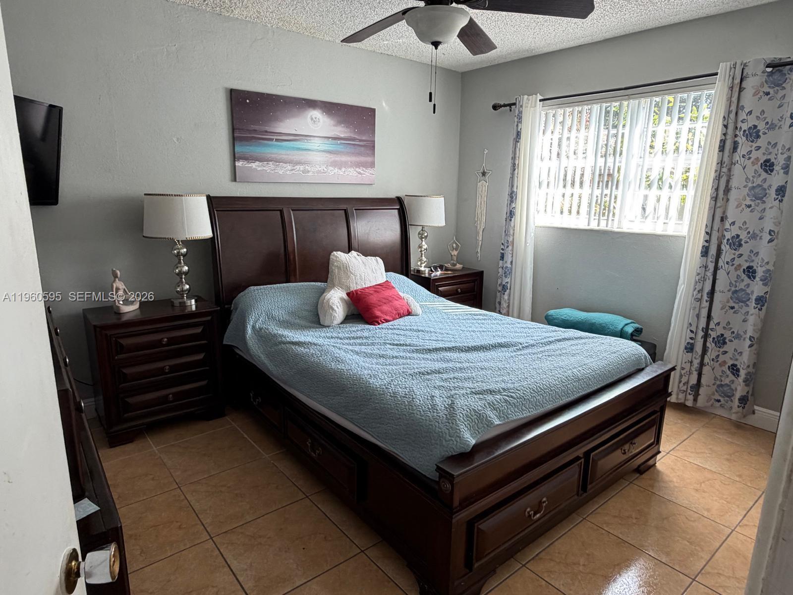 5365 W 14th Ln Hialeah, FL 33012