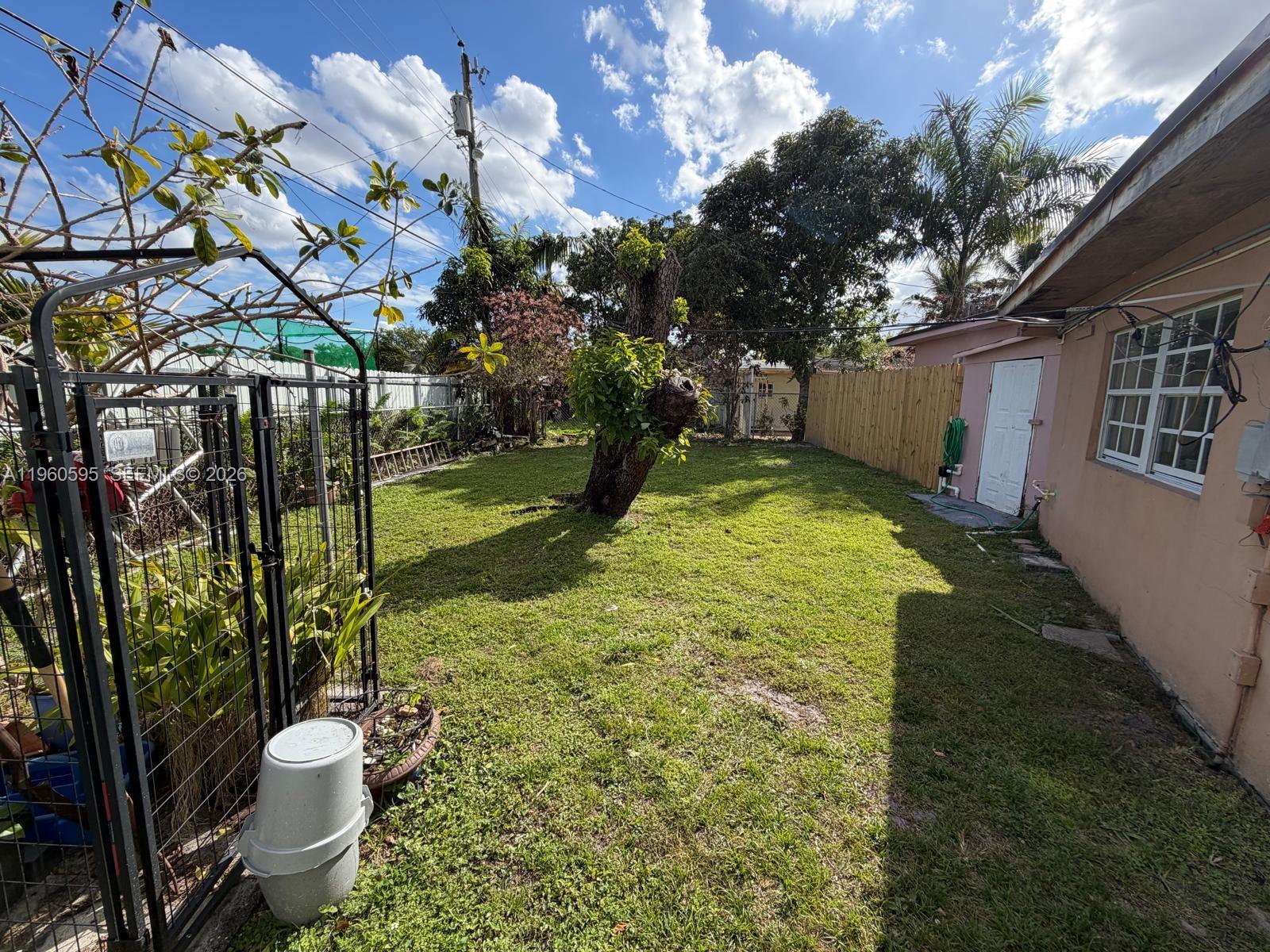 5365 W 14th Ln Hialeah, FL 33012