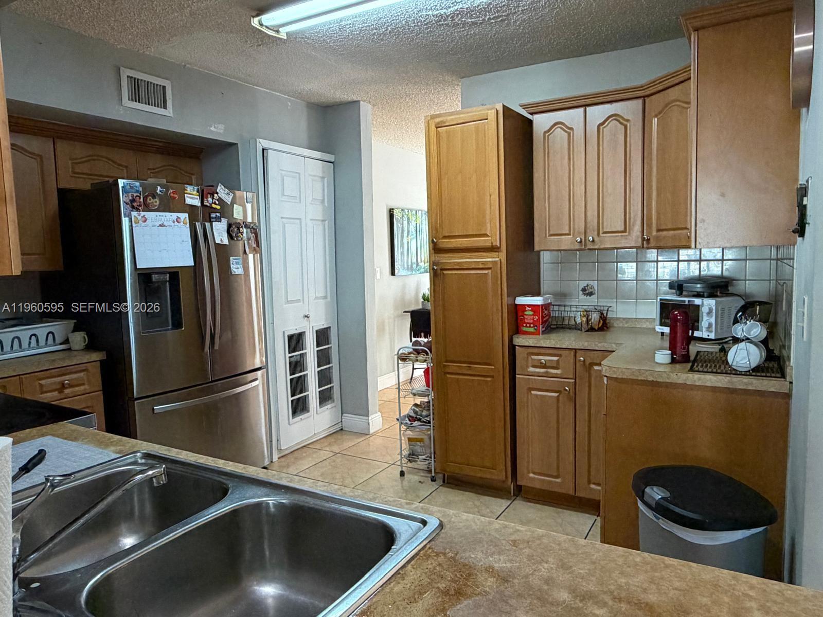 5365 W 14th Ln Hialeah, FL 33012