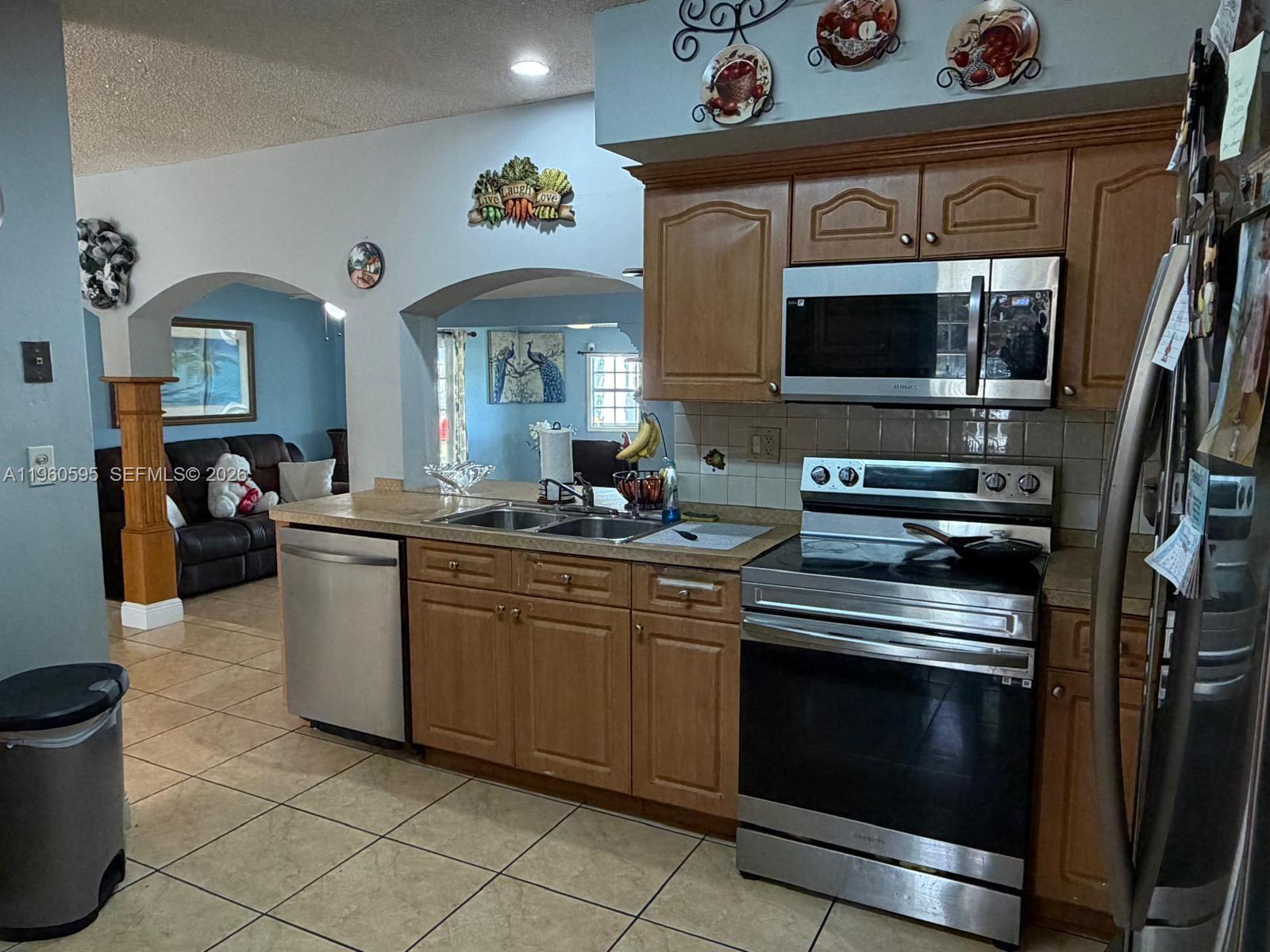 5365 W 14th Ln Hialeah, FL 33012