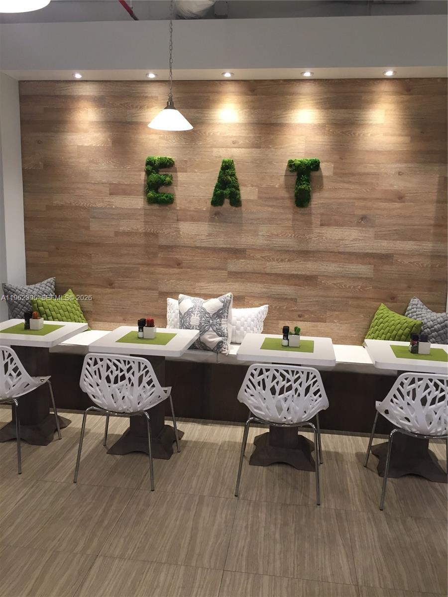 image Harbour House13