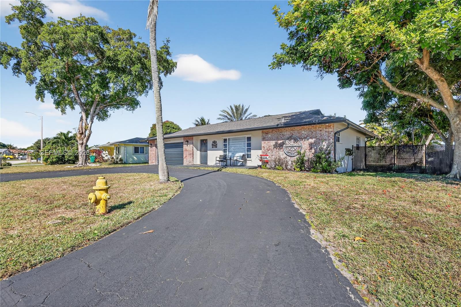 9401 NW 81st Ct Tamarac, FL 33321