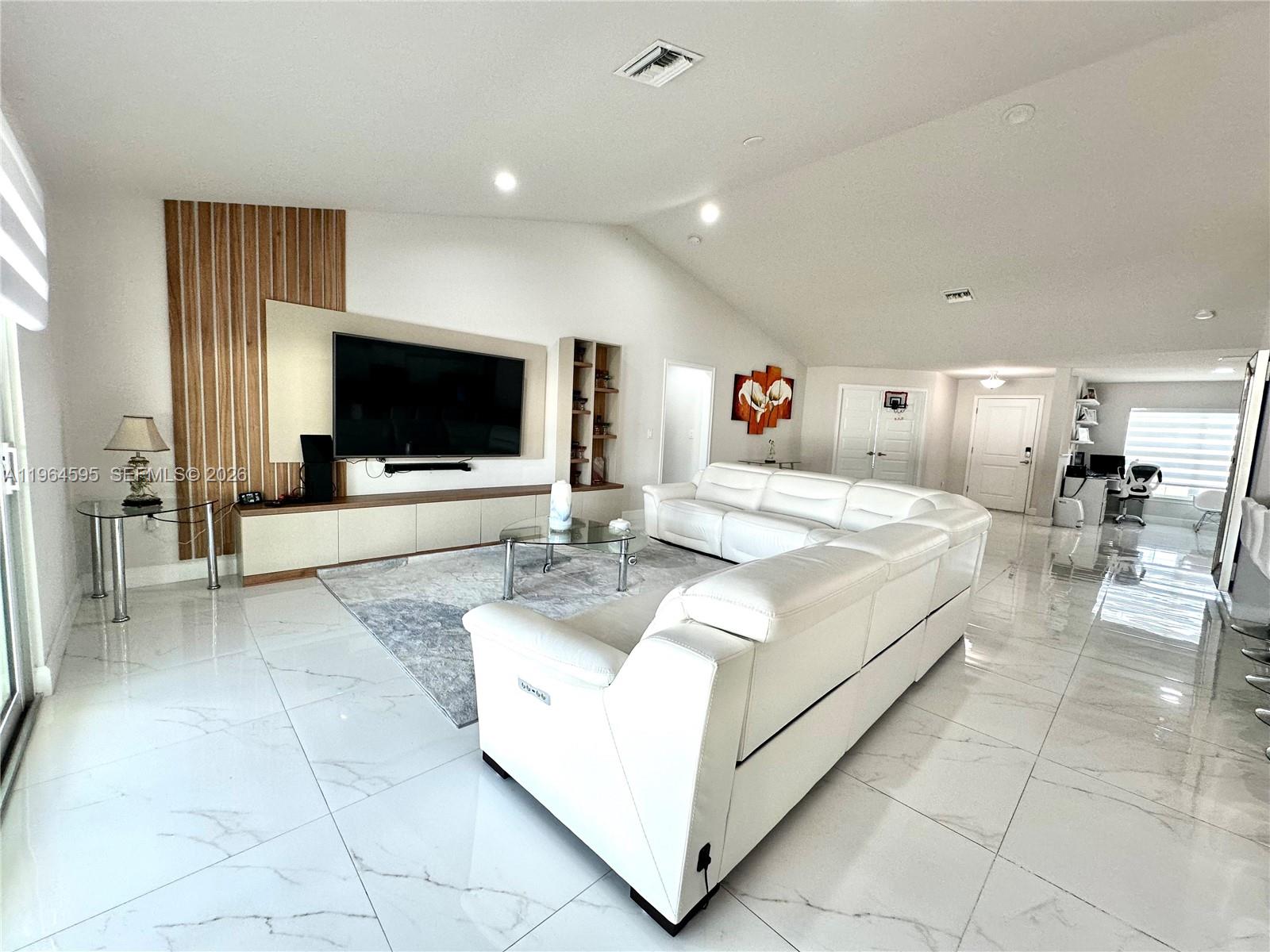 1137 NE 4th Pl Cape Coral, FL 33909