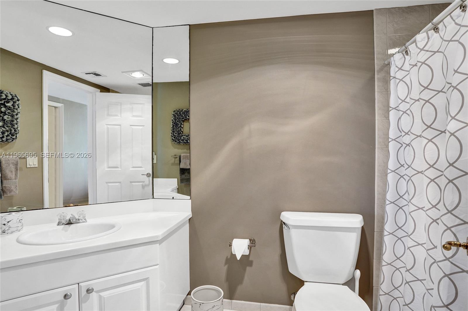 301 N Birch Rd #8N Fort Lauderdale, FL 33304