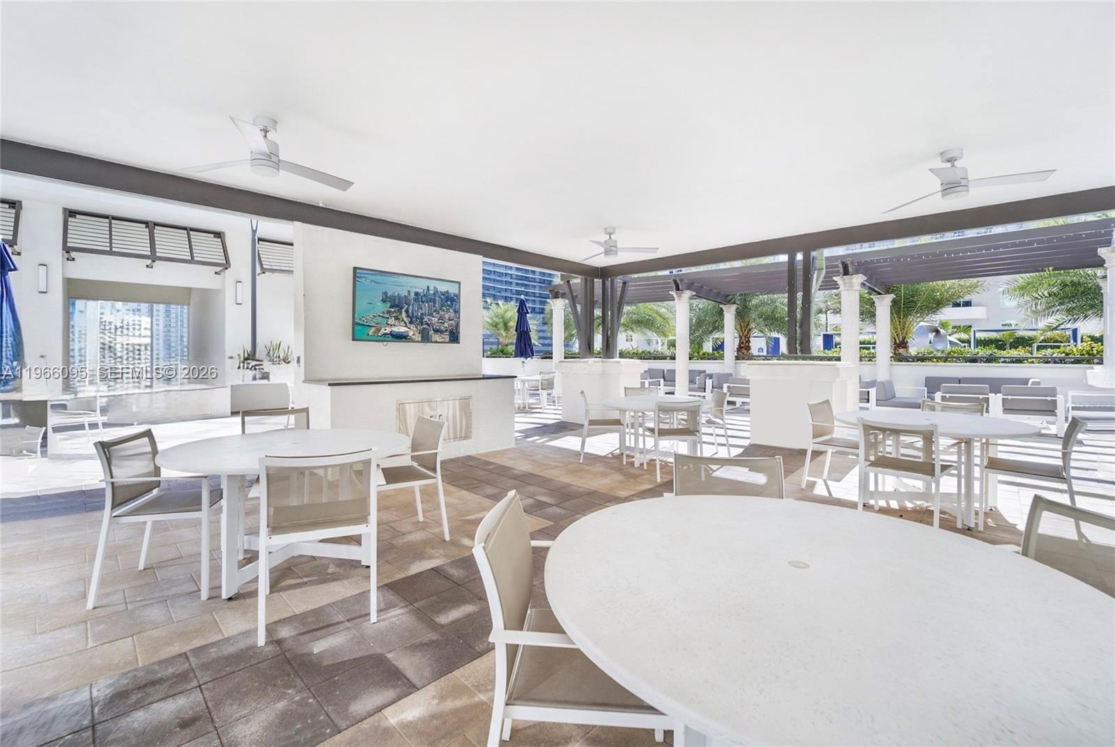 image Nine at Mary Brickell Village18