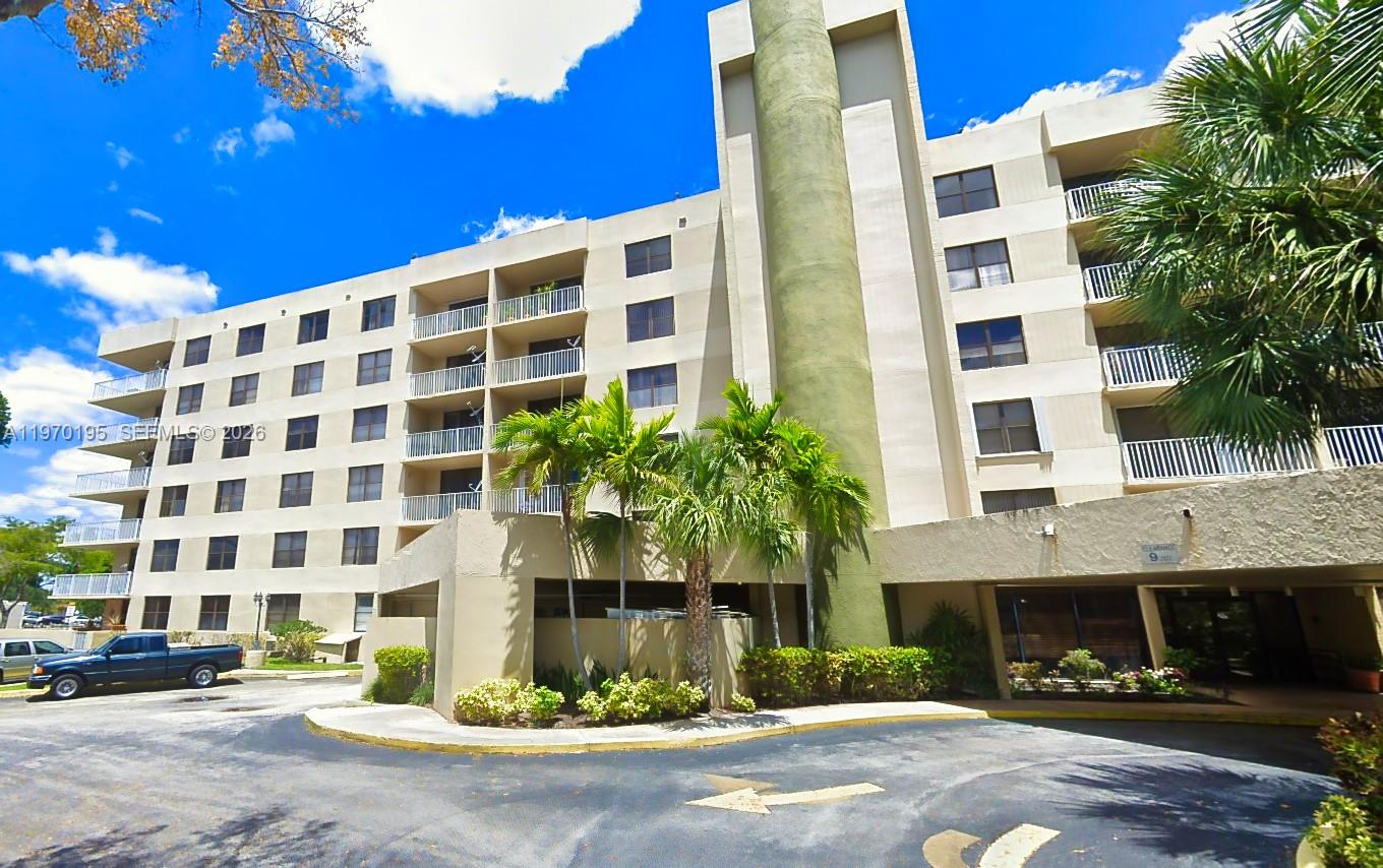 901 Hillcrest Dr #311