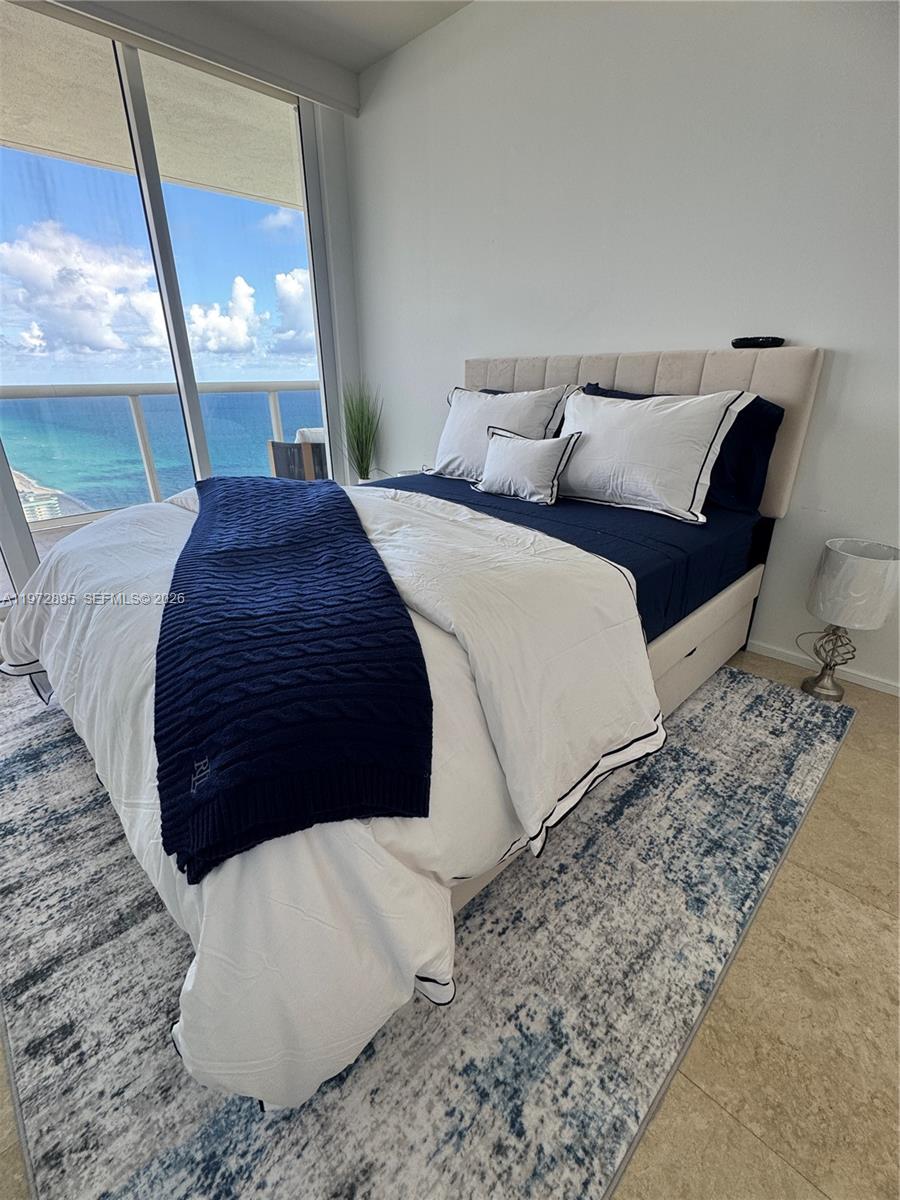 image Beach Club 210