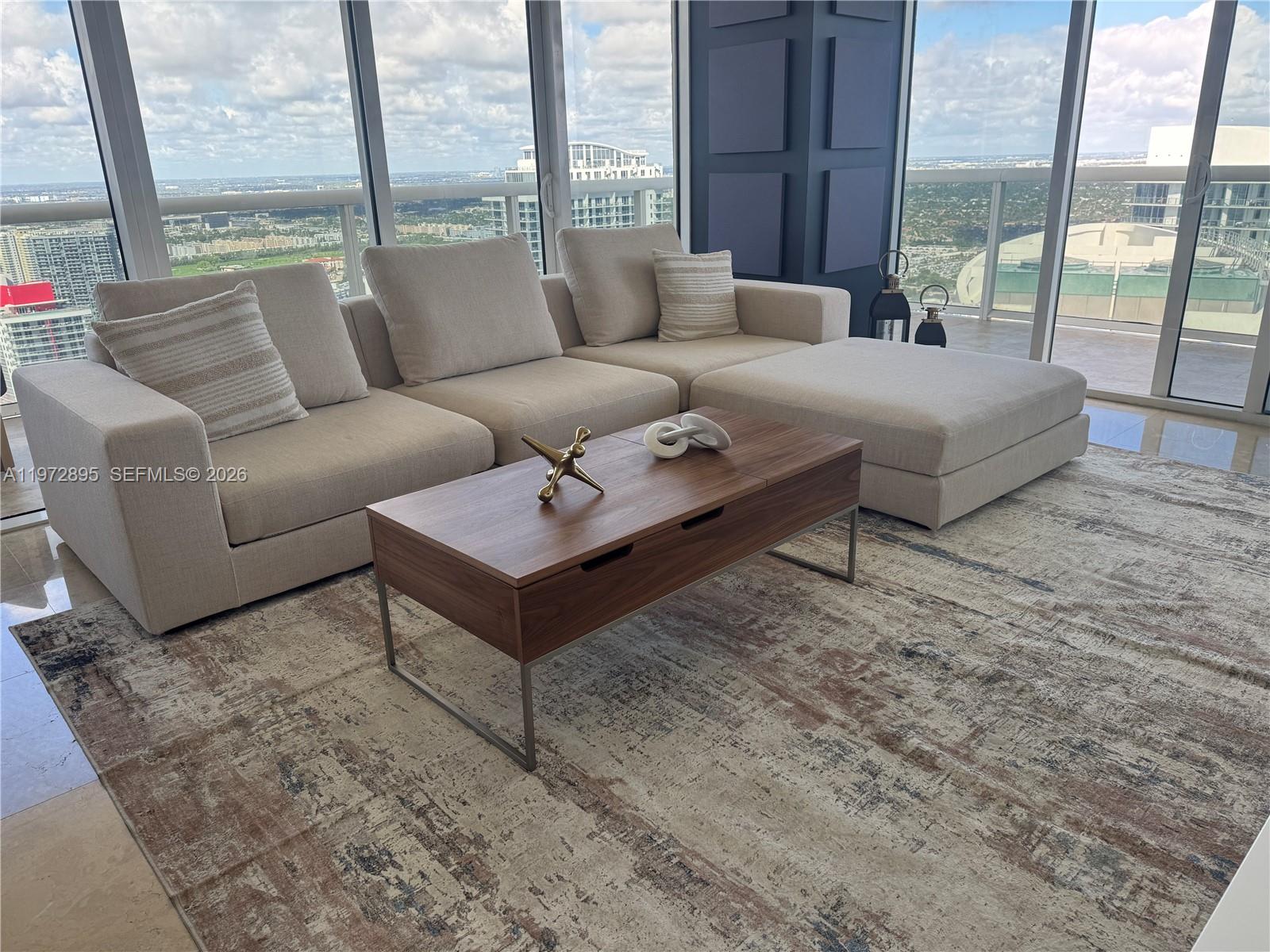 image Beach Club 213