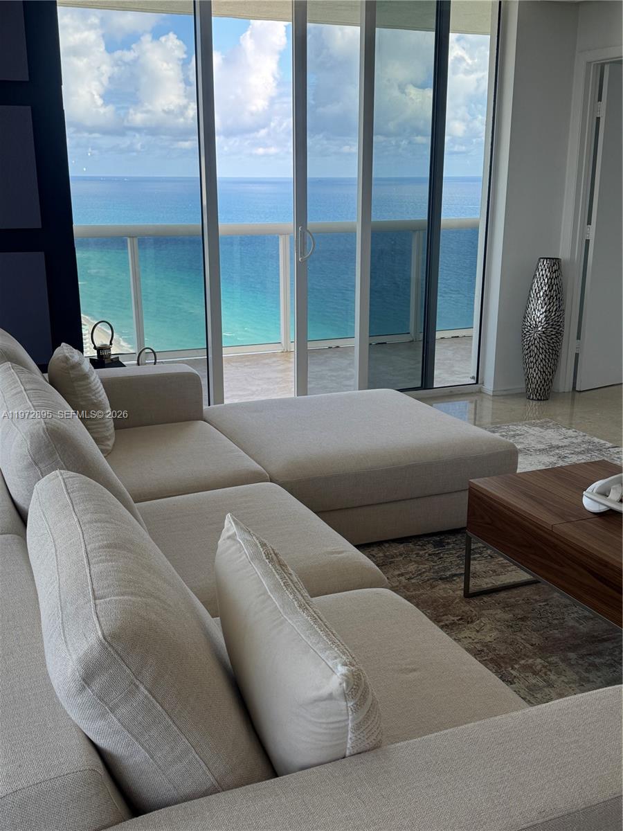 image Beach Club 215