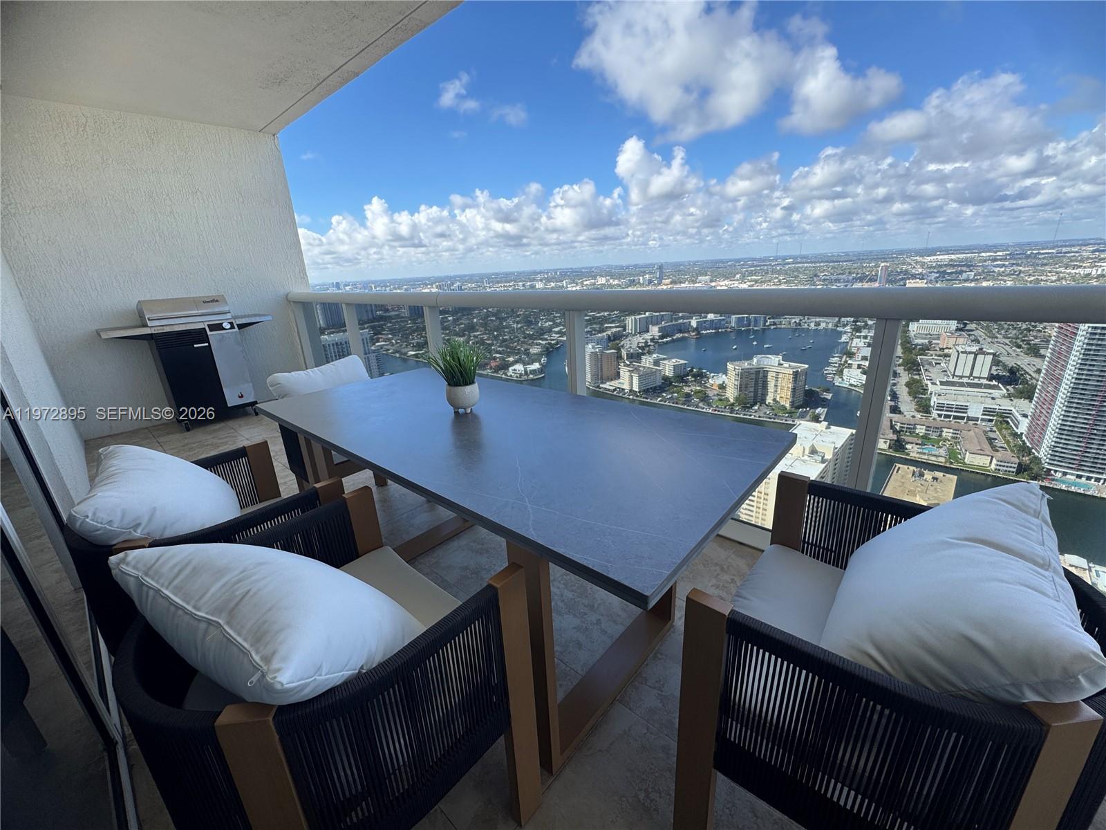 image Beach Club 223