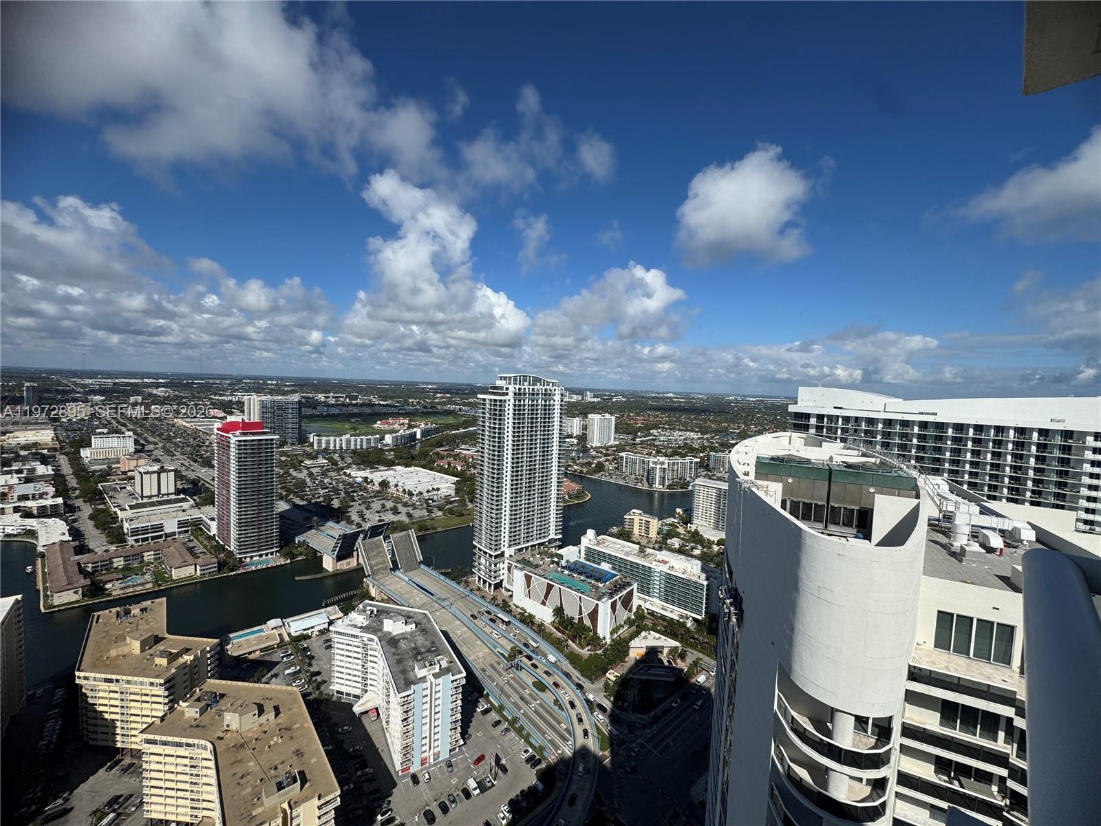 image Beach Club 225