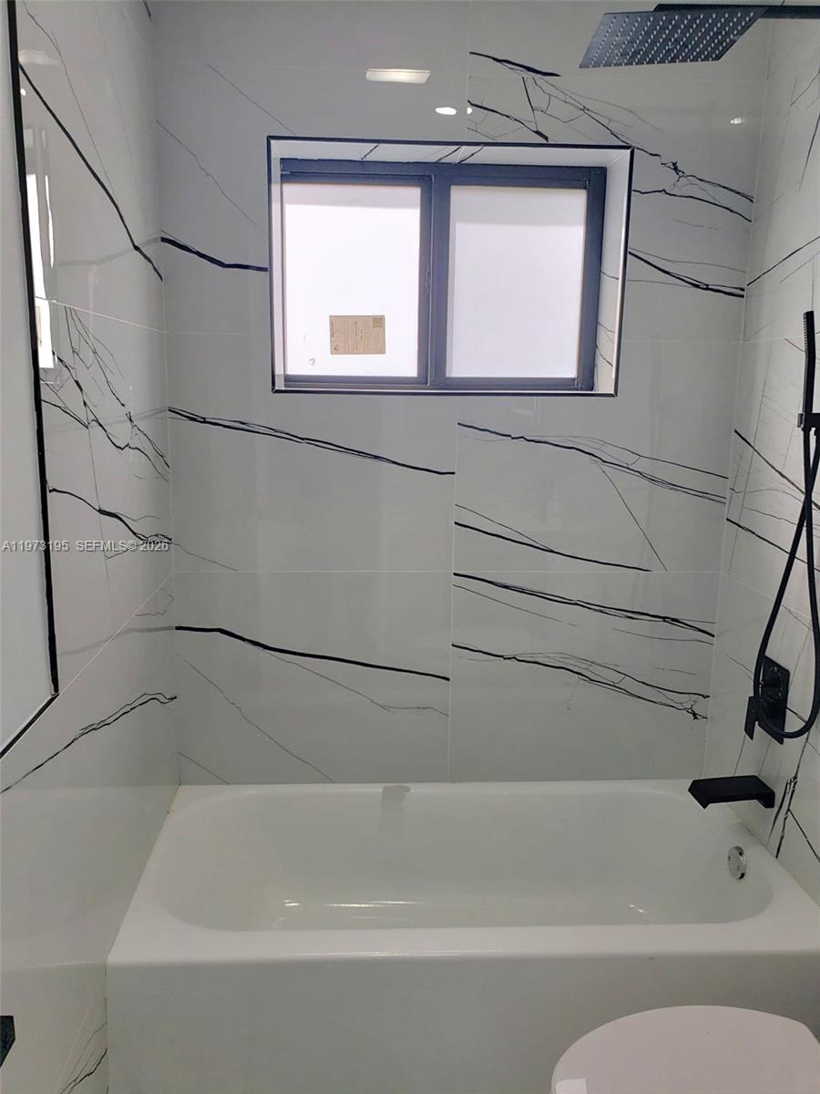 150 NE 169th Ter North Miami Beach, FL 33162