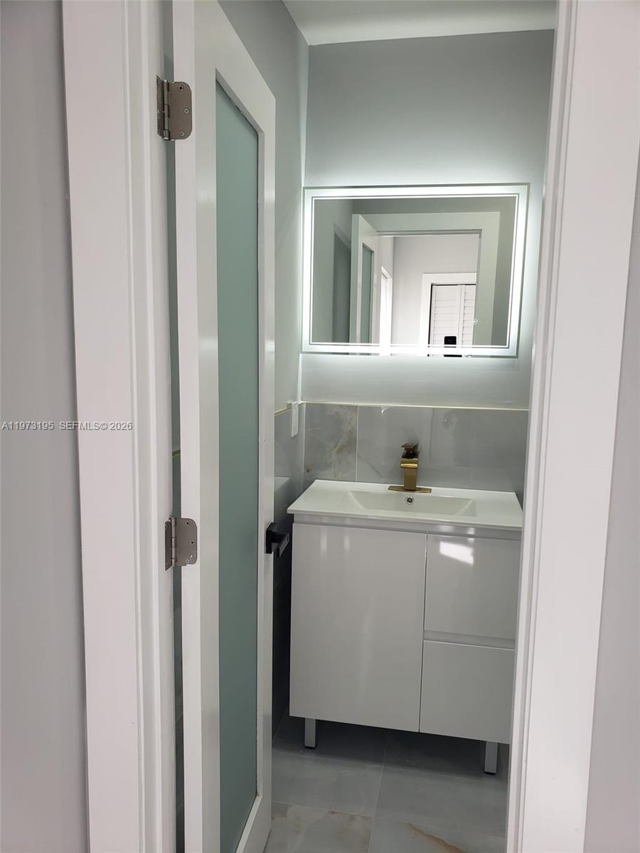 150 NE 169th Ter North Miami Beach, FL 33162