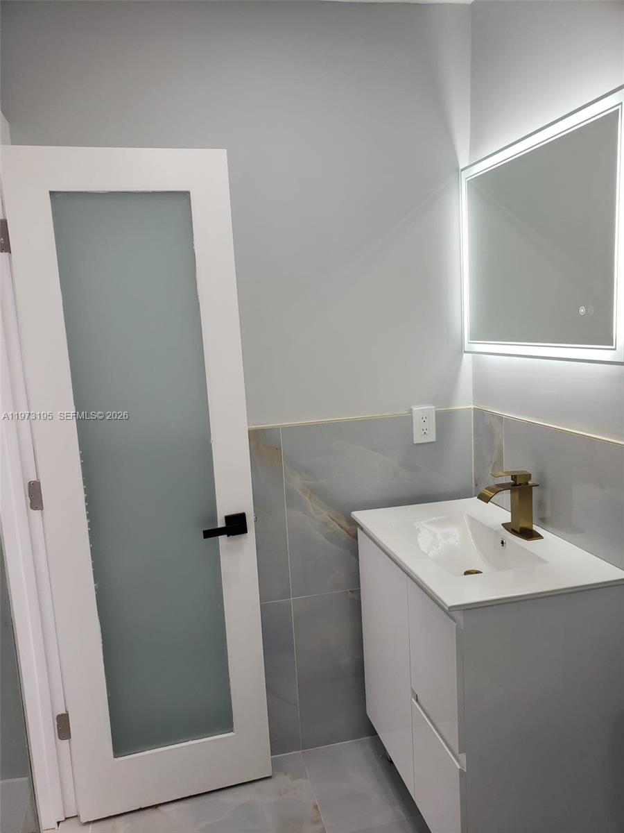 150 NE 169th Ter North Miami Beach, FL 33162