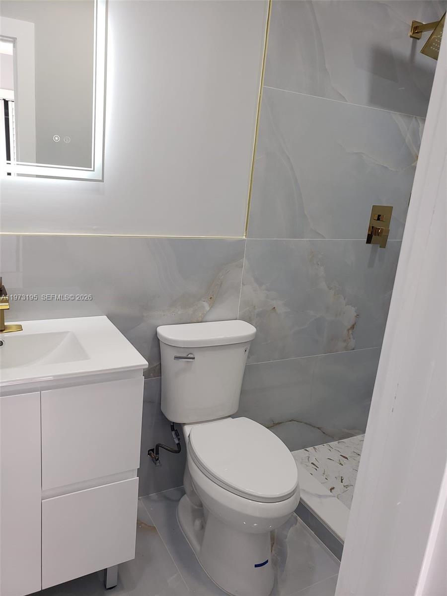 150 NE 169th Ter North Miami Beach, FL 33162