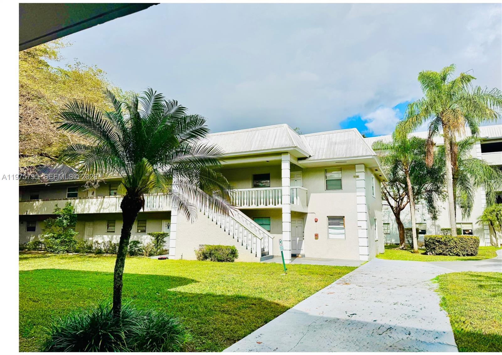 17255 SW 95th Ave #101 Palmetto Bay, FL 33157