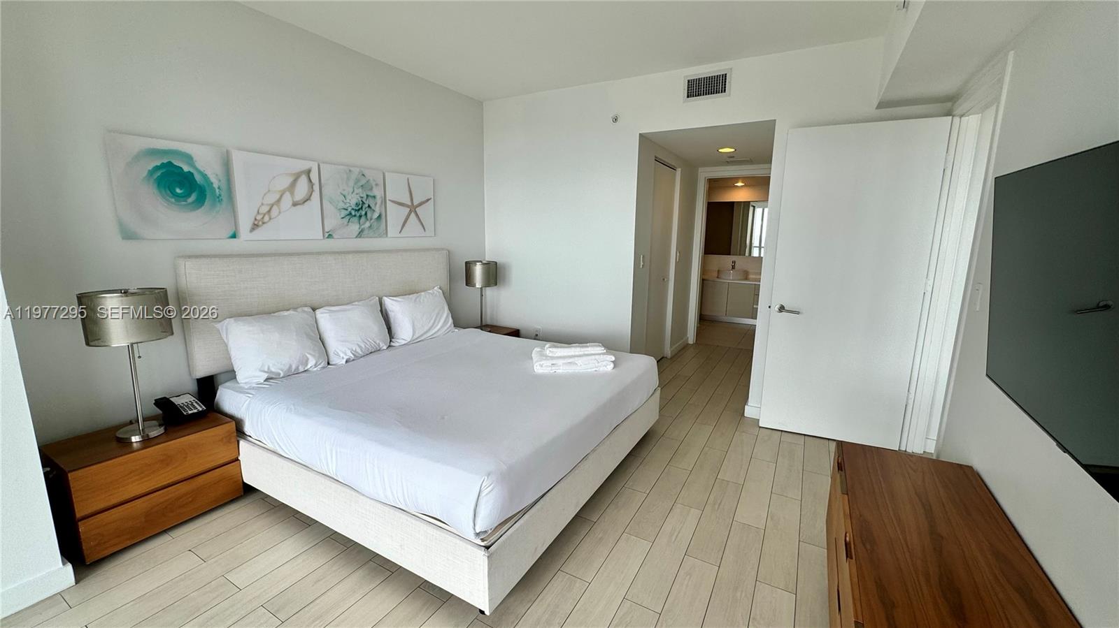 image Beachwalk Condominium10