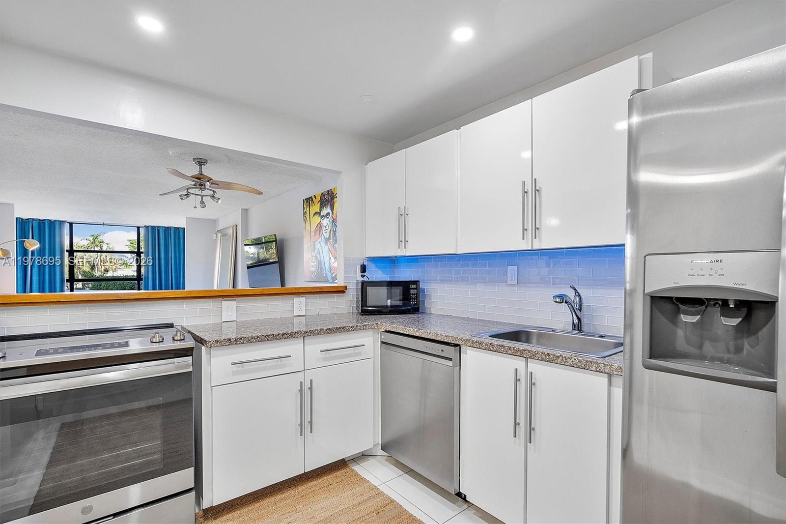 600 Parkview Dr #227 Hallandale Beach, FL 33009