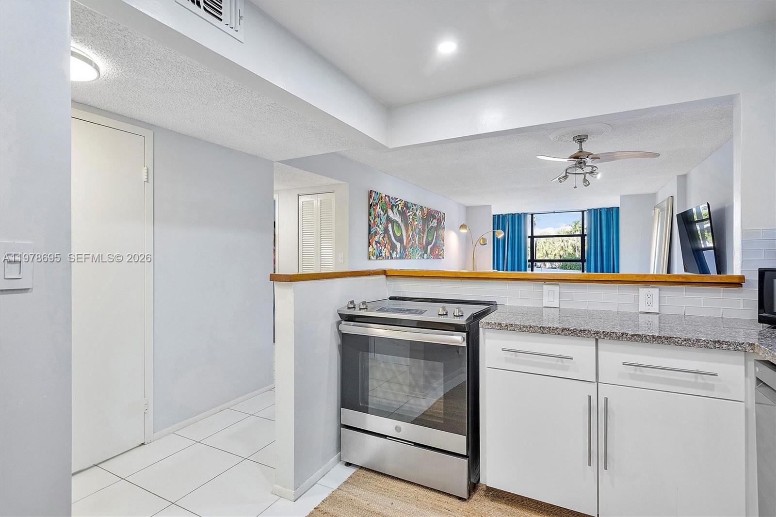 600 Parkview Dr #227 Hallandale Beach, FL 33009