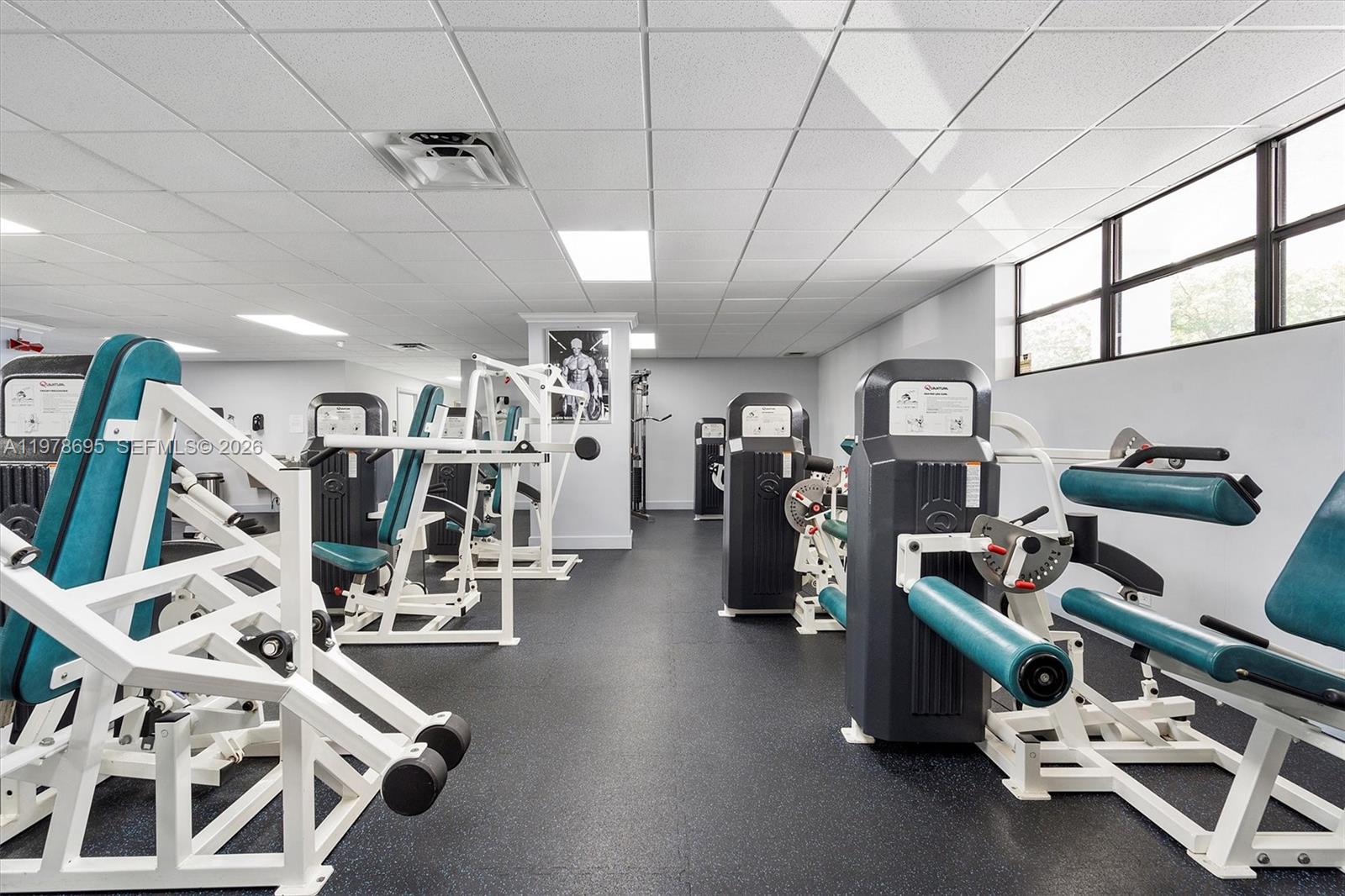 600 Parkview Dr #227 Hallandale Beach, FL 33009