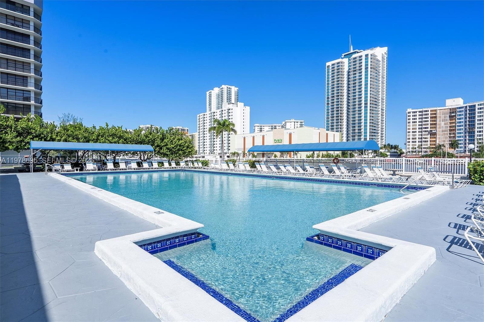 600 Parkview Dr #227 Hallandale Beach, FL 33009