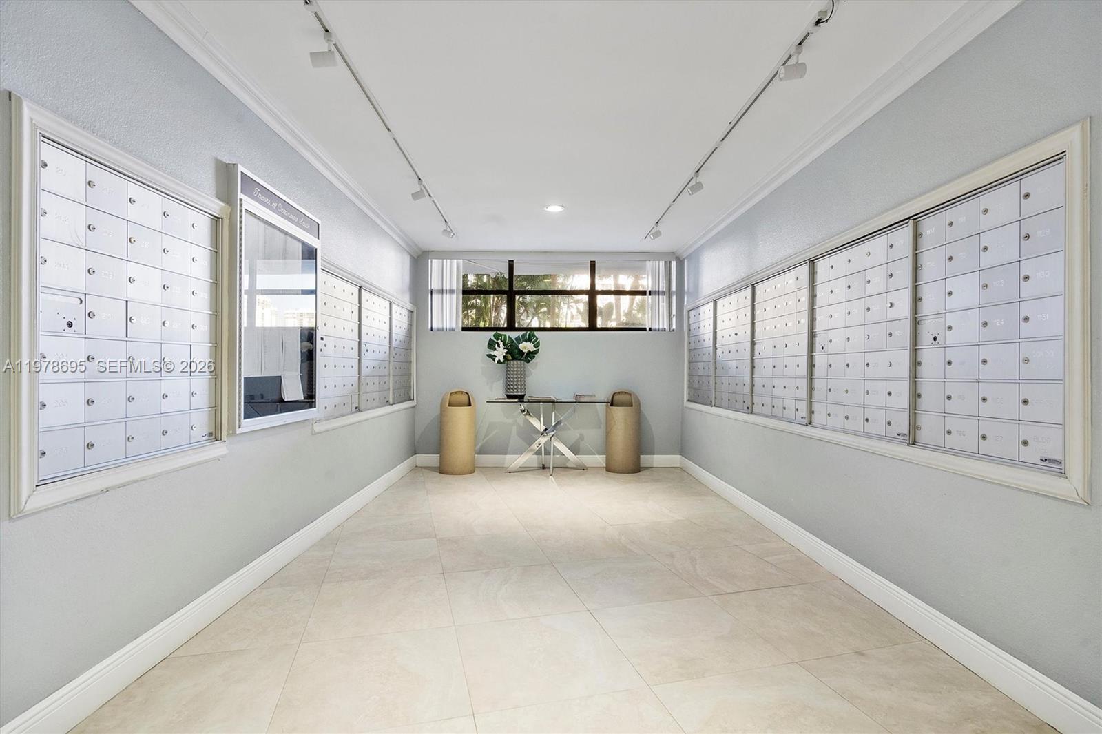 600 Parkview Dr #227 Hallandale Beach, FL 33009