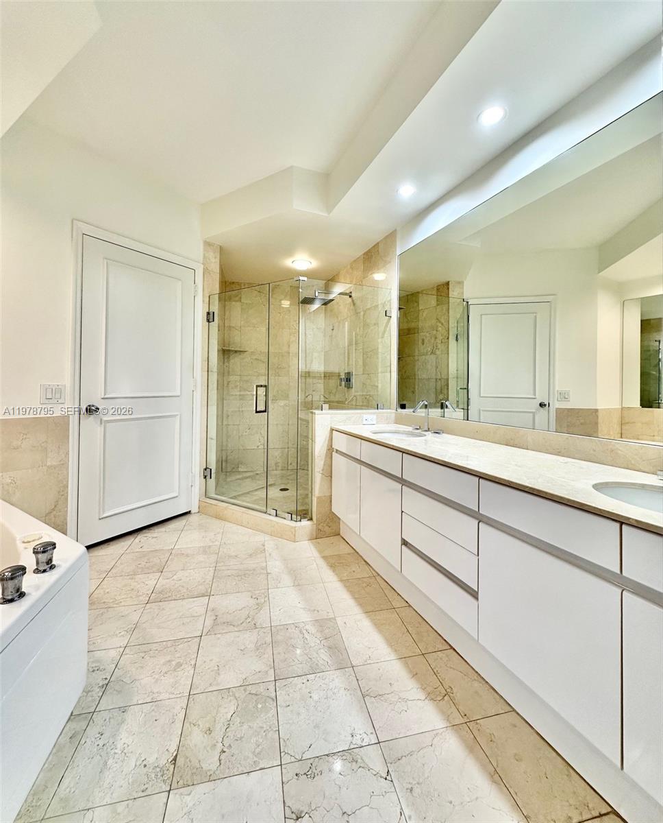 808 Brickell Key Dr #3304 Miami, FL 33131