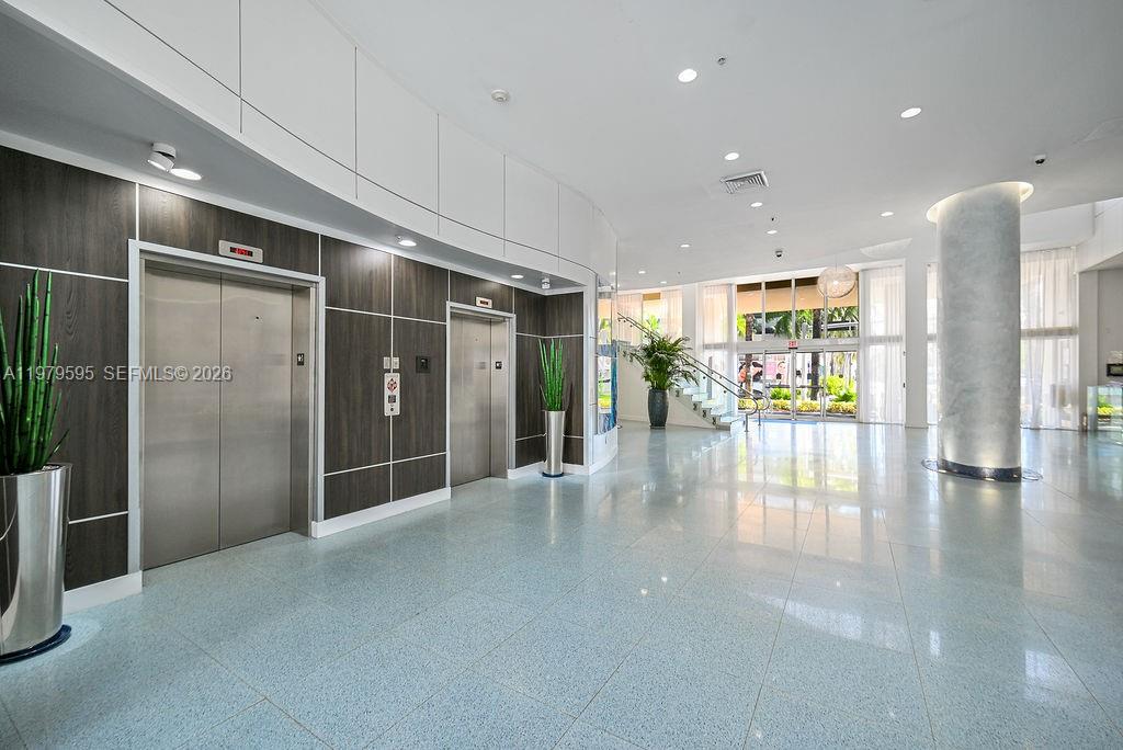 image The Venture at Aventura17