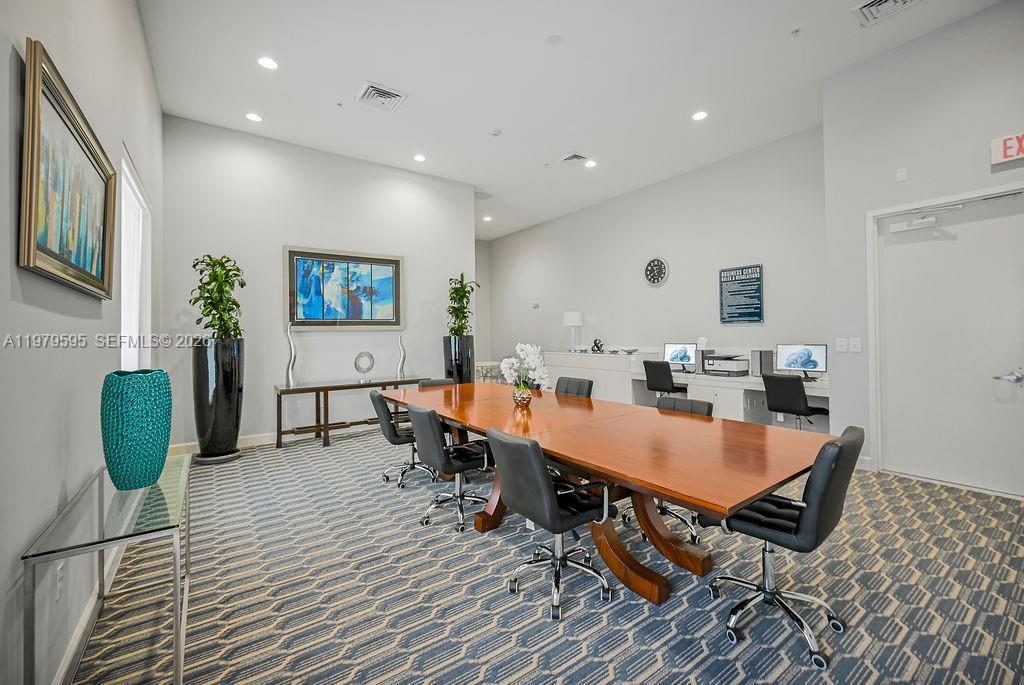 image The Venture at Aventura18