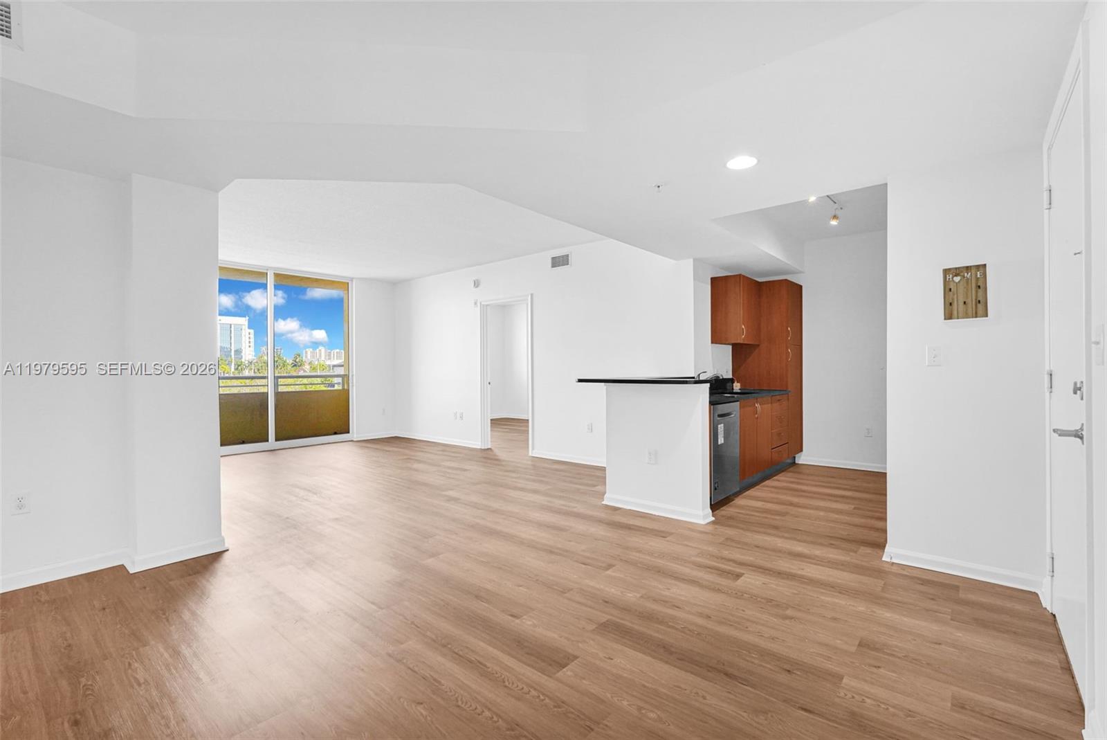 image The Venture at Aventura25