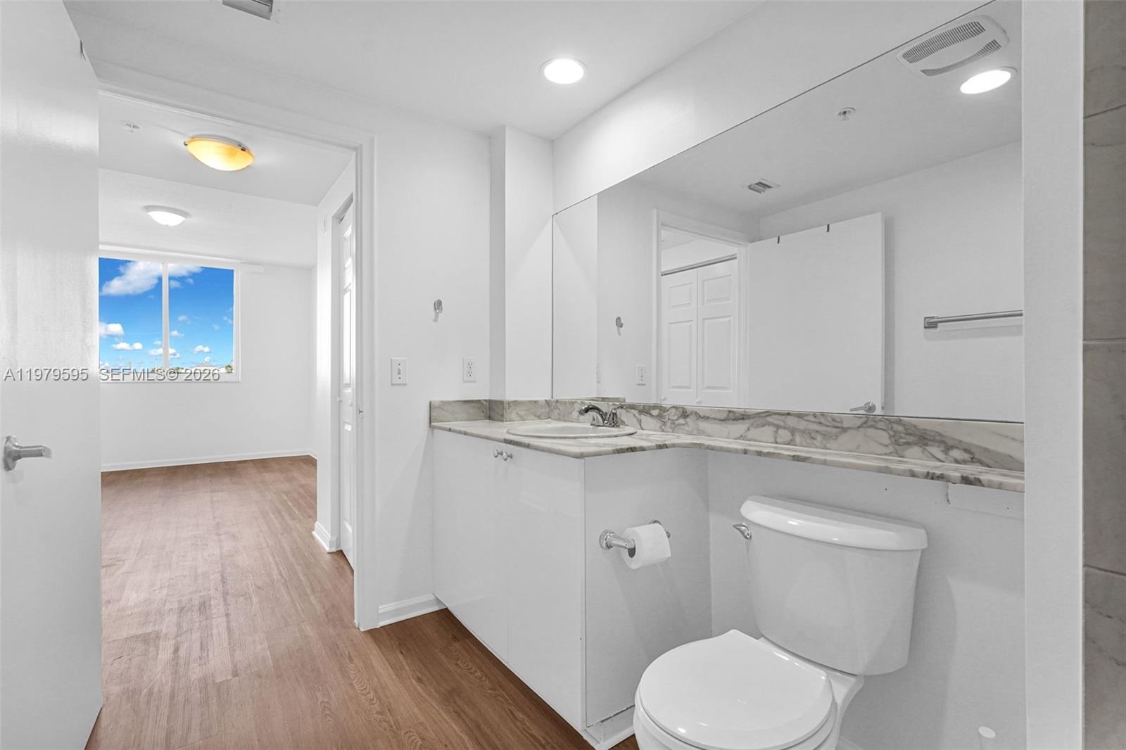 image The Venture at Aventura31