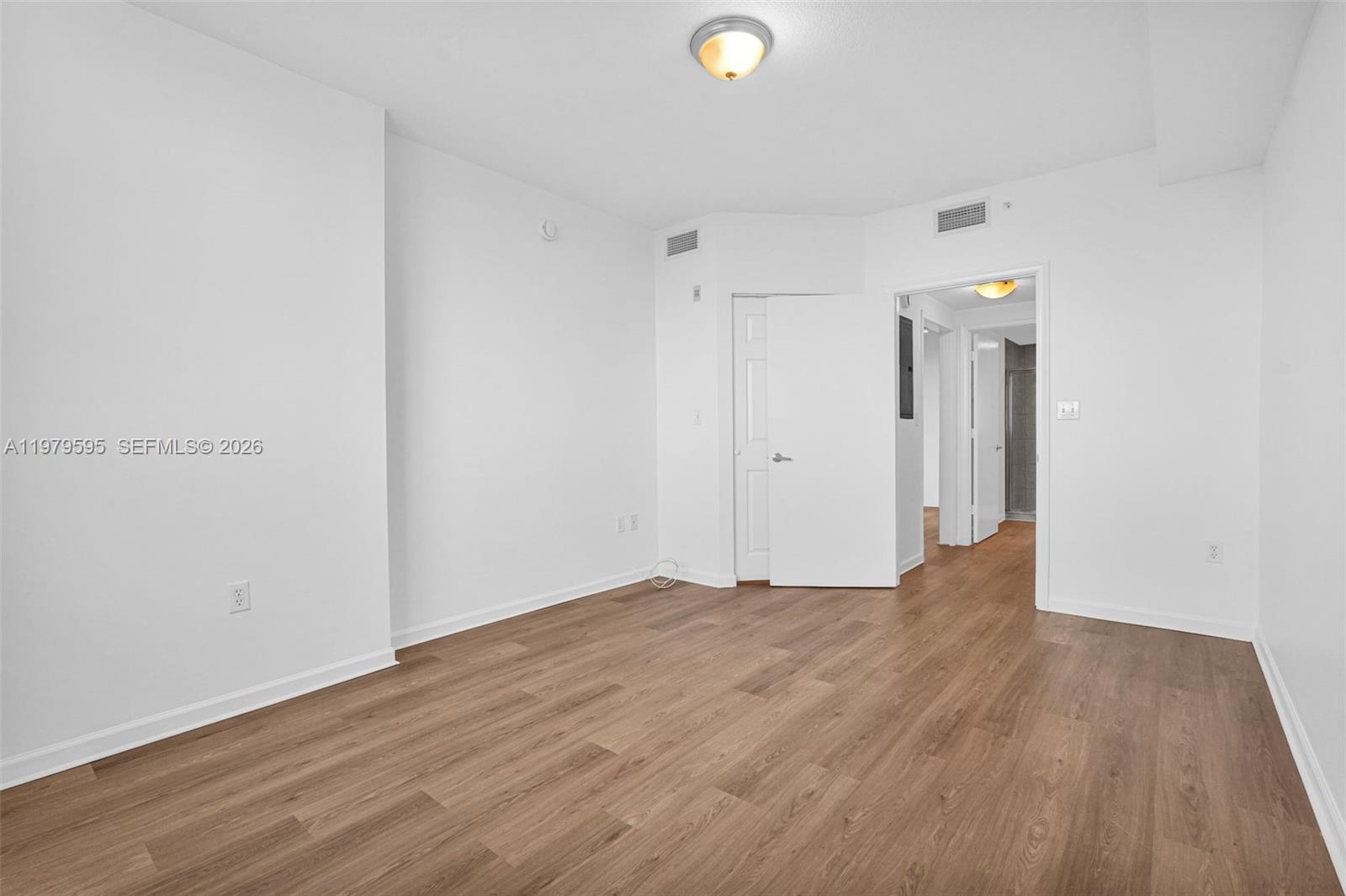 image The Venture at Aventura37