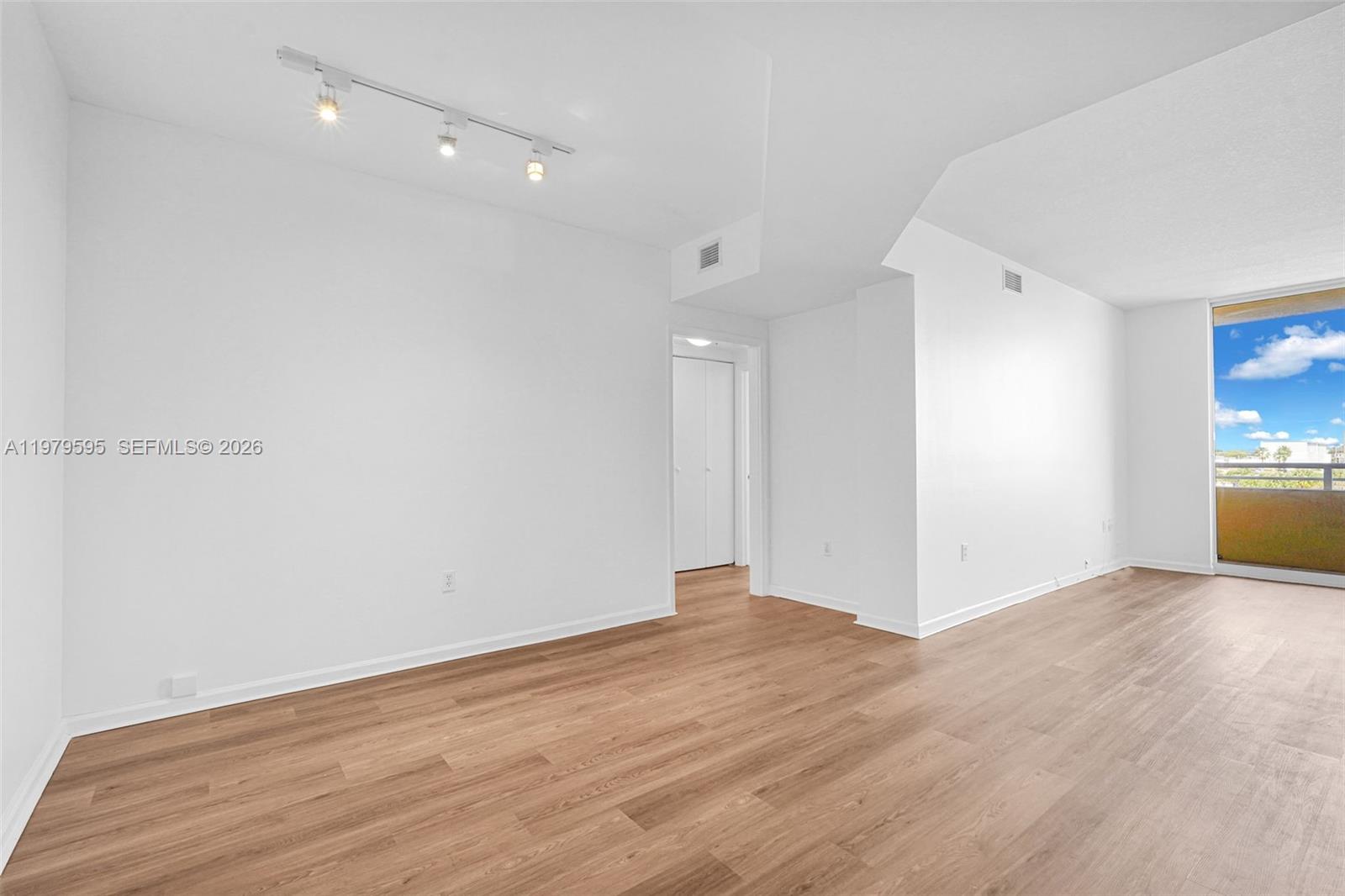 image The Venture at Aventura53