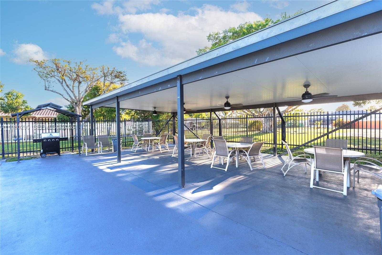 8209 NW 91st Ave Tamarac, FL 33321