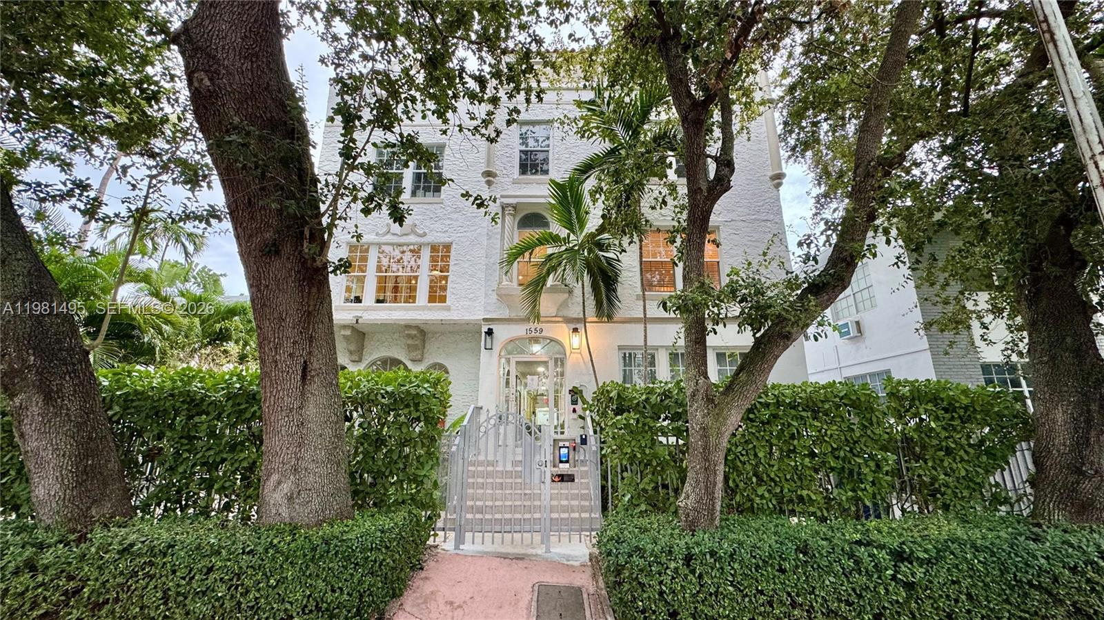 1559 Michigan Ave #305 Miami Beach, FL 33139