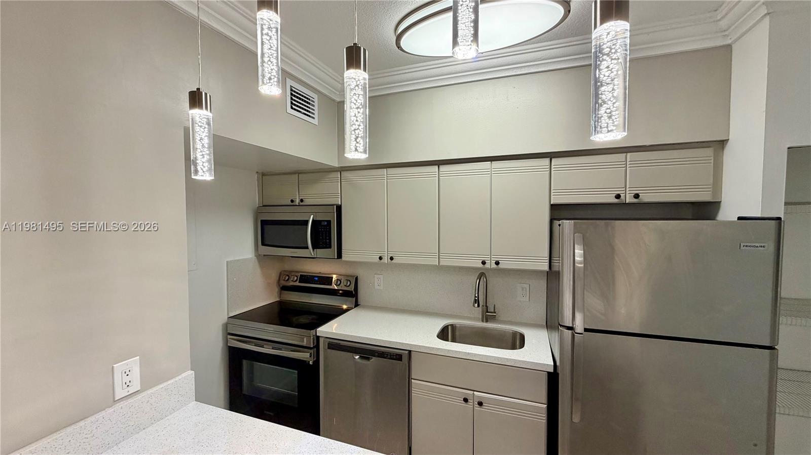 1559 Michigan Ave #305 Miami Beach, FL 33139