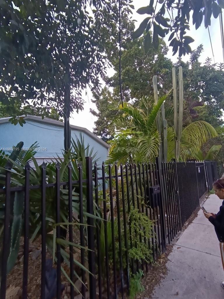 294 NE 57th St Miami, FL 33137