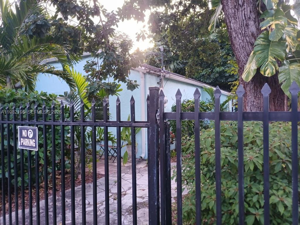294 NE 57th St Miami, FL 33137