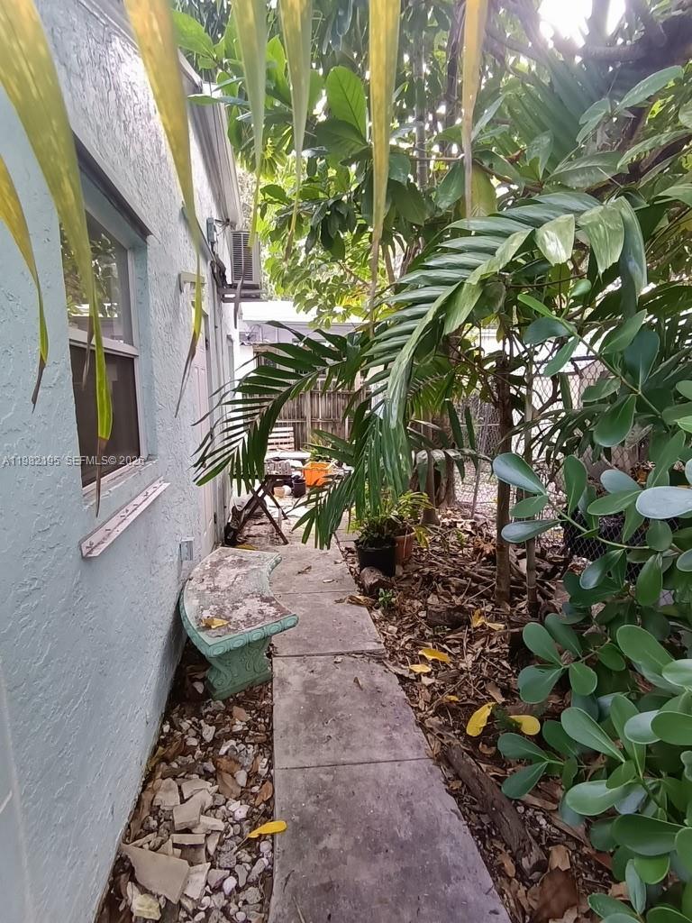 294 NE 57th St Miami, FL 33137