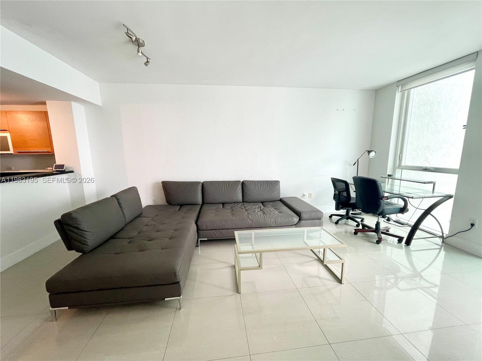 image Vizcayne South9