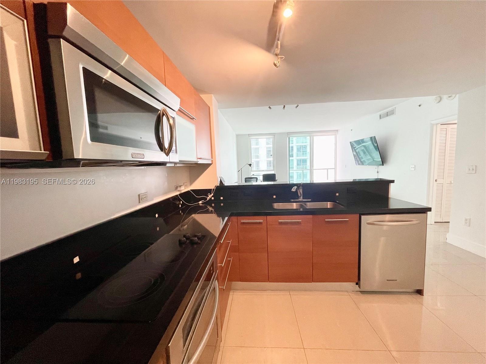 image Vizcayne South15