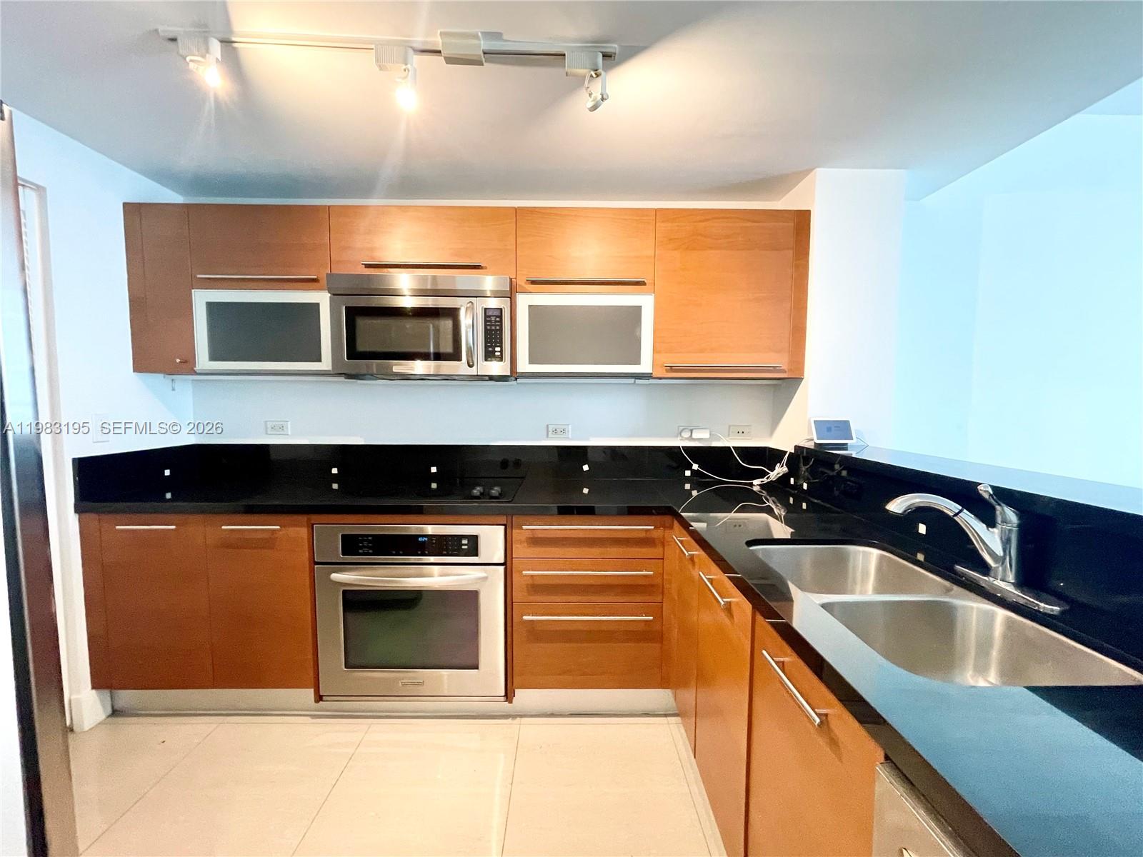 image Vizcayne South17