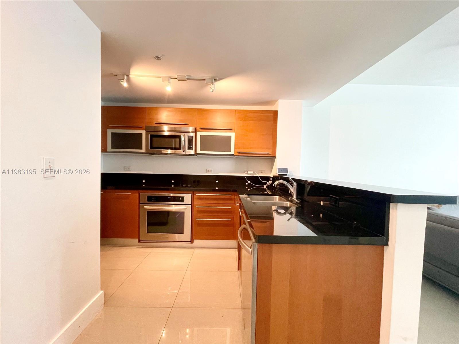 image Vizcayne South18