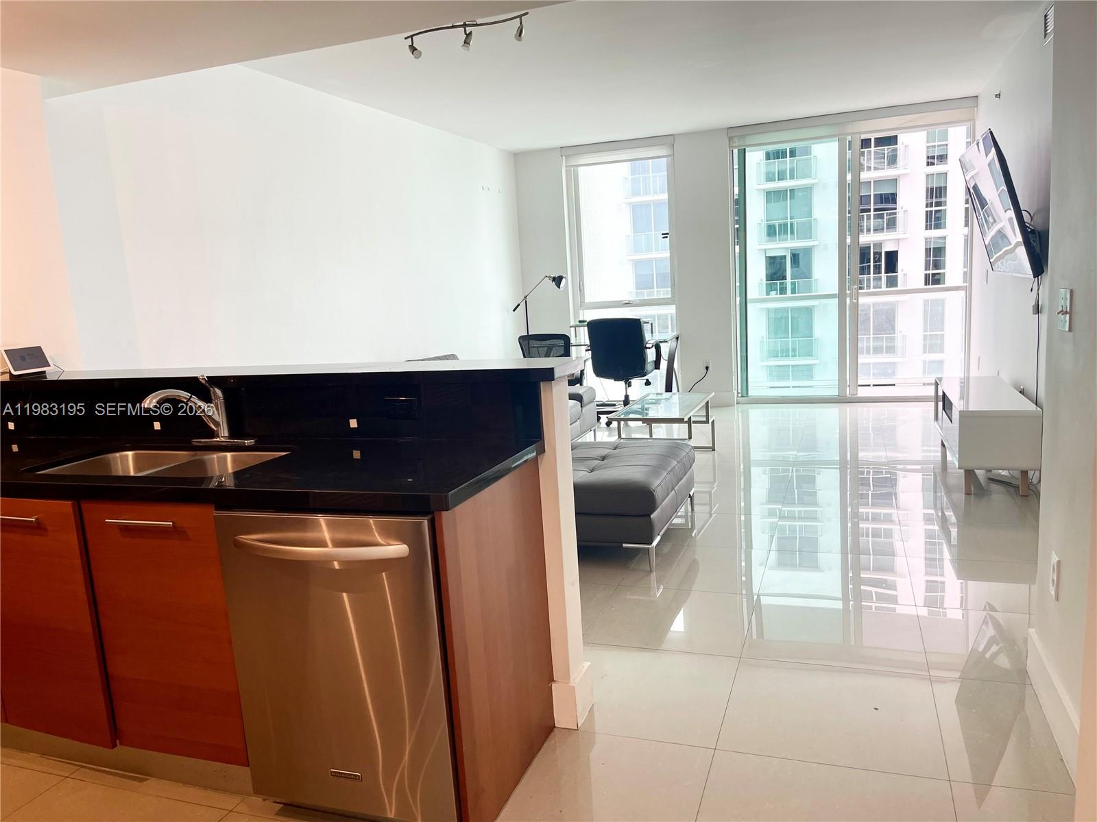 image Vizcayne South19