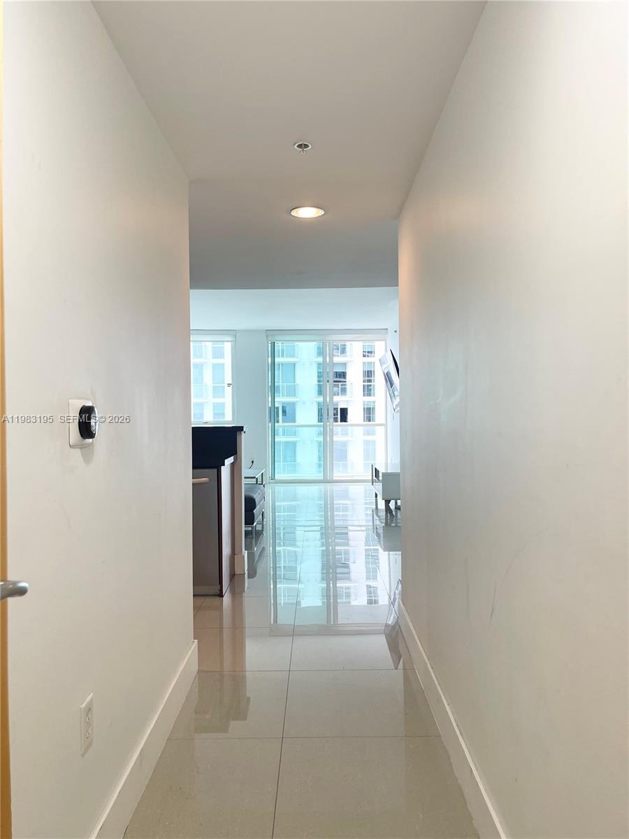 image Vizcayne South20