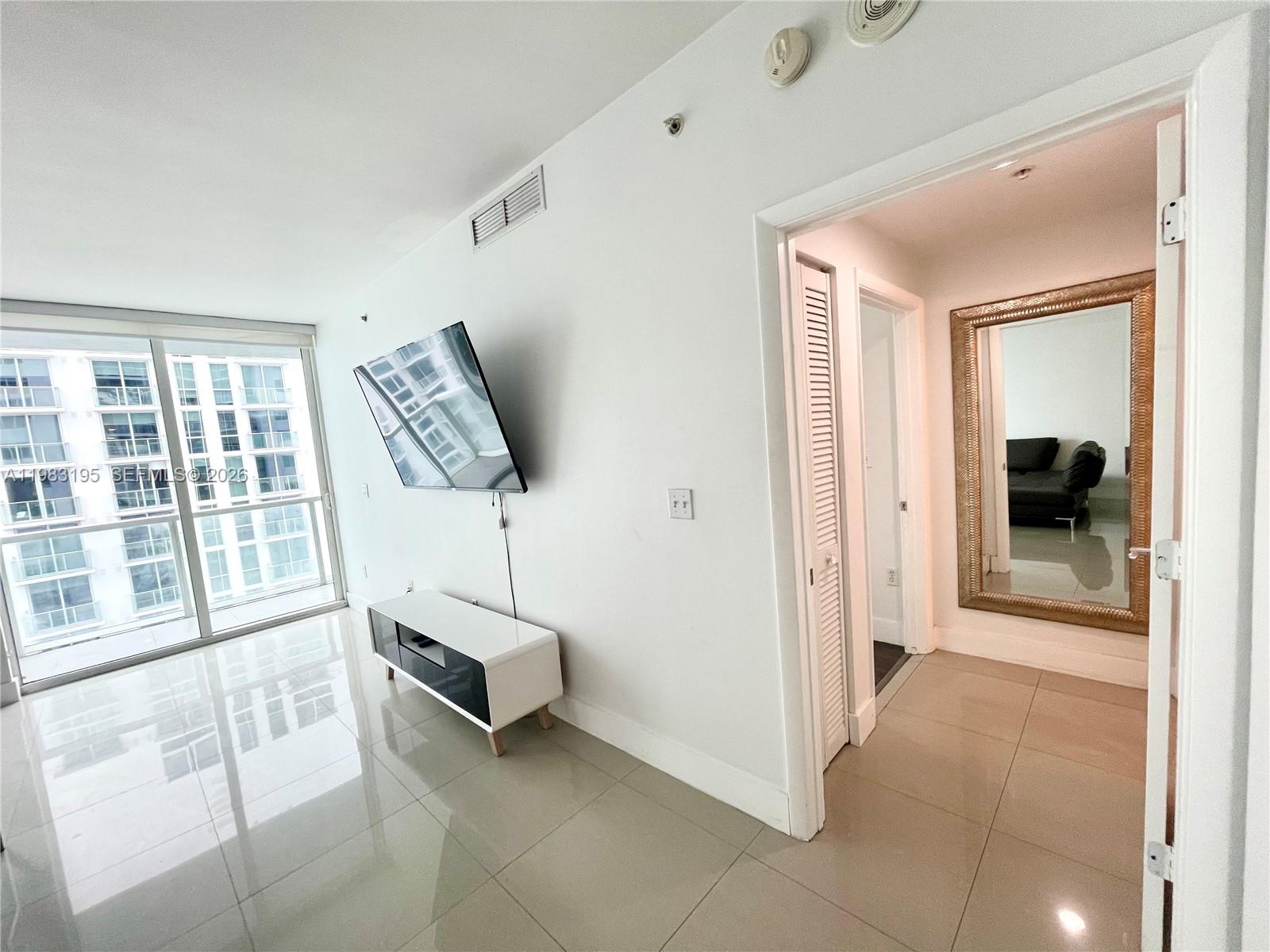 image Vizcayne South21